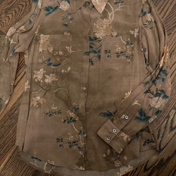 Peruvian Connection floral button down 🦙 - Picture 4 of 5